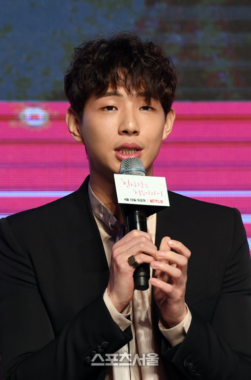 [포토]'첫사랑은 처음이라서' 출연 소감 밝히는 지수