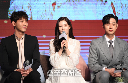 [포토]정채연, 지수-진영 두 오빠가 잘 해줘서...