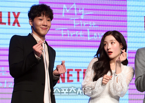 [포토]지수-정채연, 깜짝 놀랐어요!