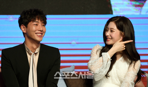 [포토]정채연, '지수 오빠는 못 말려'