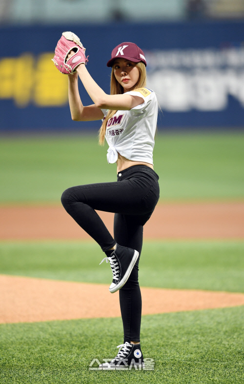 [포토]브레이브 걸스 은지, 자세는 완벽하게