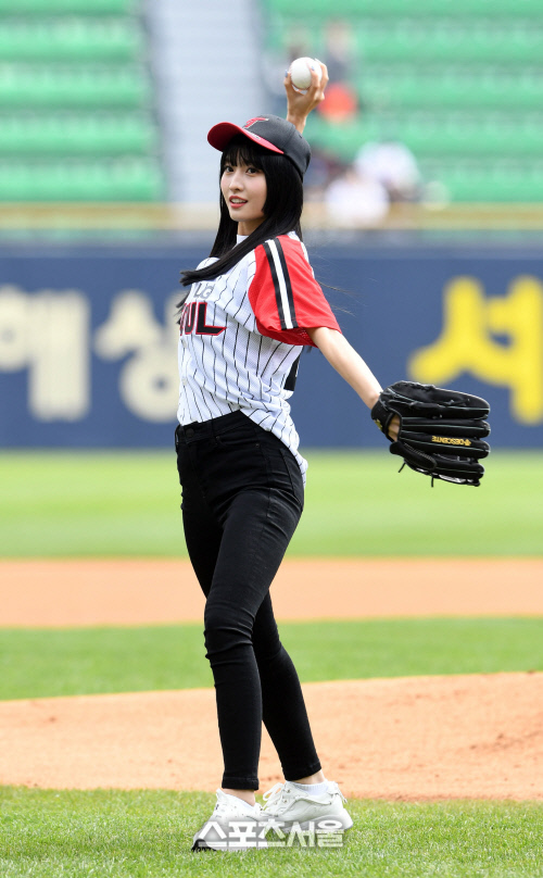 모모, 시구하러 왔어요[포토]