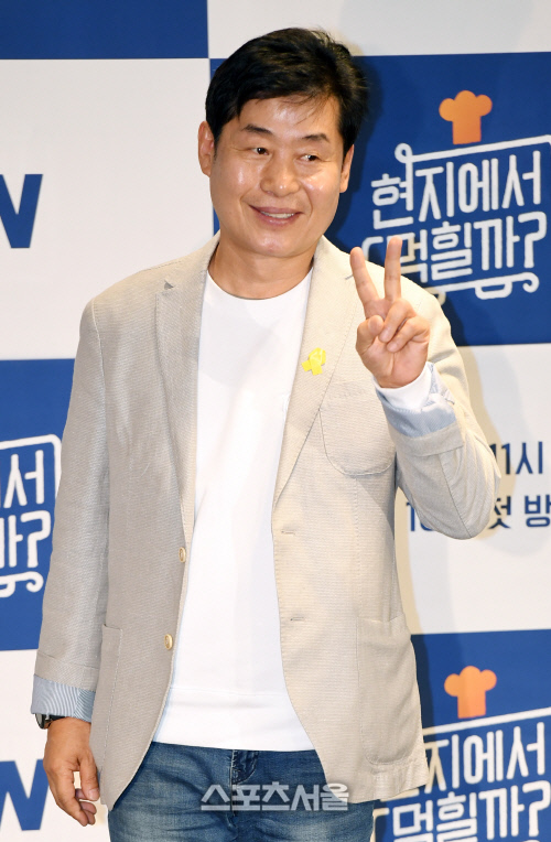 [포토]V자 그려보이는 이연복 쉐프