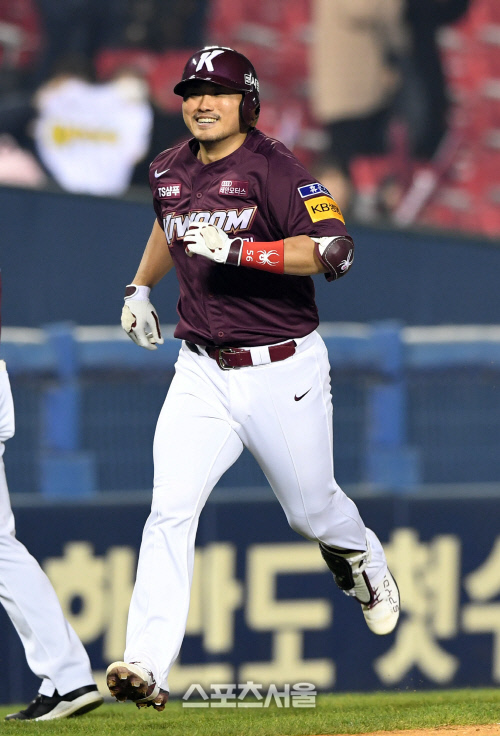 이지영, 이적후 1호 홈런 [포토]