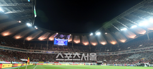[포토] 64,388명의 관중이 만든 \'붉은 물결\'
