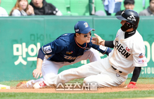 SK 김성현, 과감한 3루 공략 [포토]