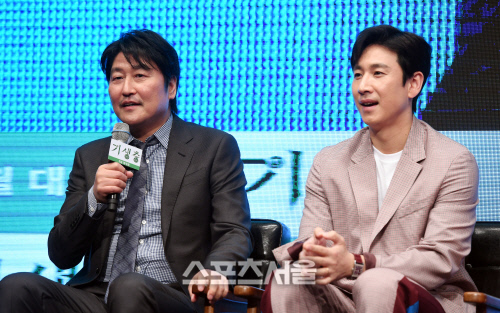 [포토] 송강호-이선균 '백수가장과 사장'