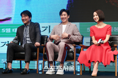 [포토] 송강호-이선균-조여정 '웃음꽃 활짝'