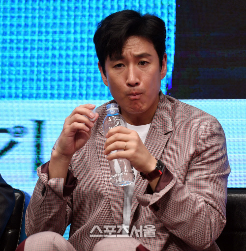 [포토] 이선균 '긴장돼'