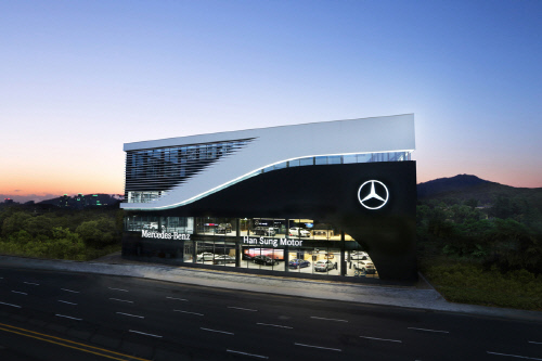 메르세데스 벤츠코리아, 강남자곡전시장 오픈