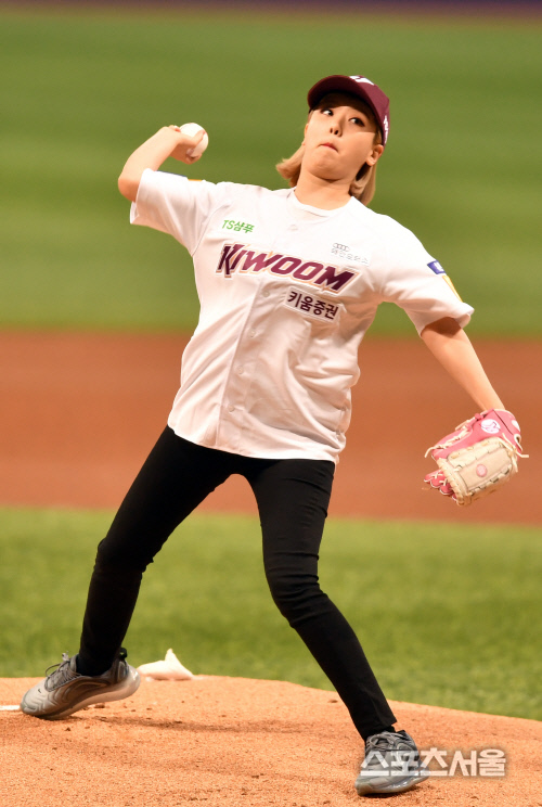 시구 나선 래퍼 키섬, 마운드 시구 오랜만이죠?[포토]