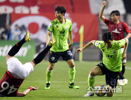 [포토] 전북 이승기, 치열하게 싸운다!