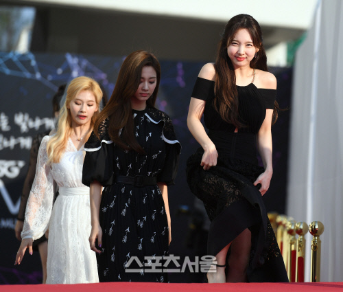 [포토] 트와이스 나연 \'애교 앞세워 입장\'