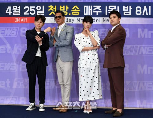 TMI NEWS 전현무 앵커와 열혈 기자단[포토]