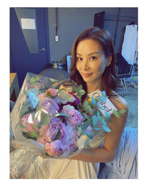 '우아함의 정석' 고소영, 꽃보다 아름다운 미모 [★SNS]