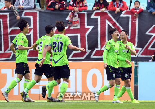 [포토] 이승기 '전반전 골'