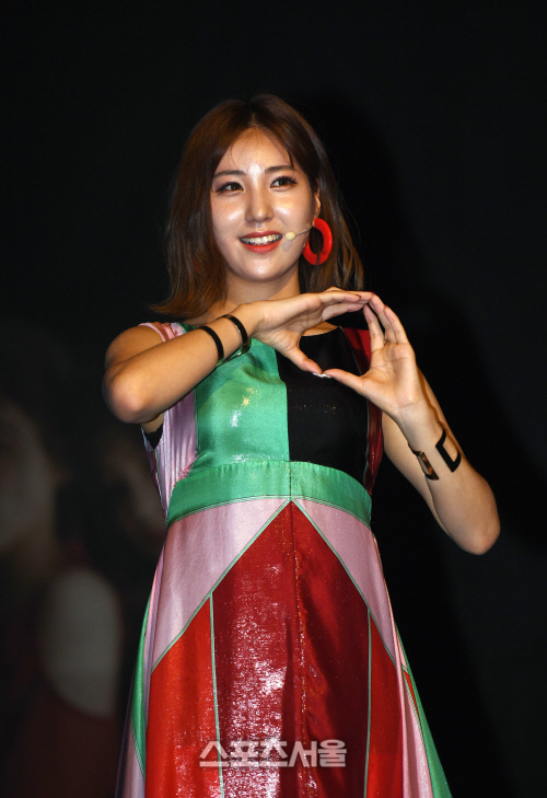 [포토]걸그룹 지구의 태라, 환한 미소로
