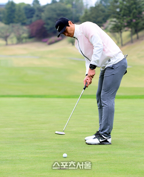 [포토] 이동국 '신중한 쇼트 퍼팅'