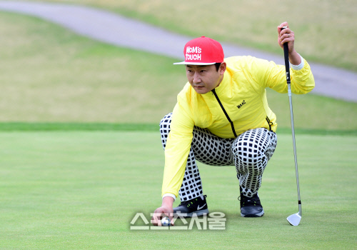 [포토] 신중하게 라인 읽는 이천수