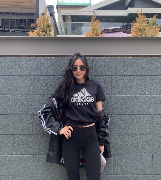 손나은, '레깅스 여신' 다운 완벽한 몸매 눈길