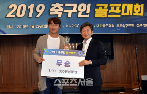 골프도 축구만큼 잘한다…이동국, 40번째 생일에 '우승'