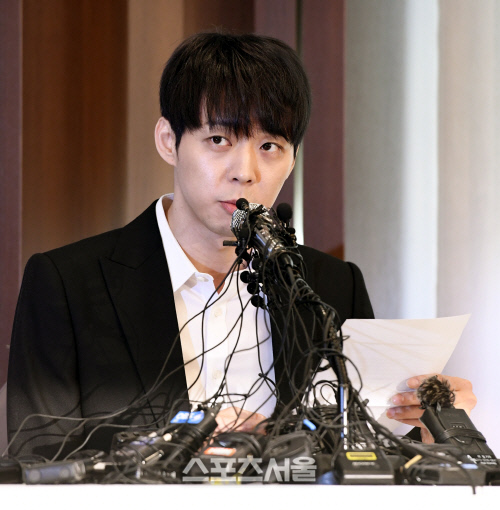 박유천, 과거 다리 상처 재조명…마약 투약 부작용 의혹까지