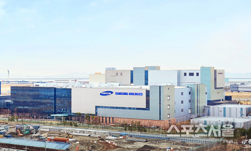 '삼성바이오 분식회계' 자회사 임원 첫 구속…삼성 윗선 수사 탄력