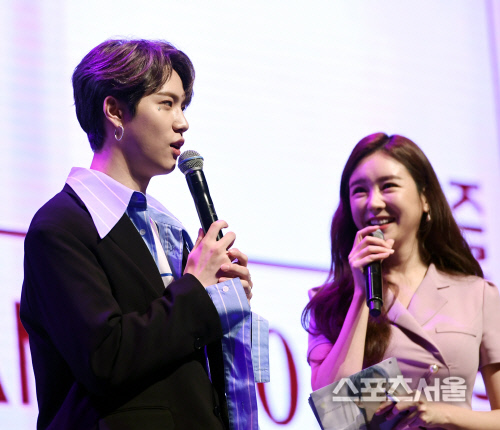 [포토] 김동한 컴백, 공서영 아나의 질문에~