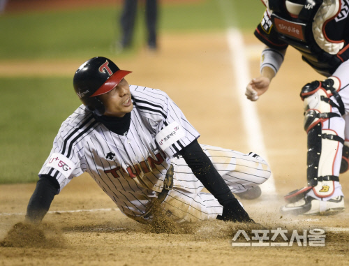[포토] LG 김용의, 5회 동점을 만드는...과감한 플레이!
