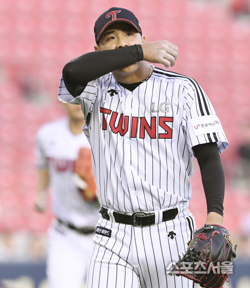 시즌 첫 승 배재준 "최일언 코치님과 강남이형 조언으로 좋은 결과"