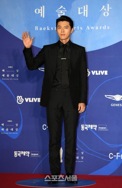 [포토]백상예술대상 레드카펫, 포즈 취하는 현빈