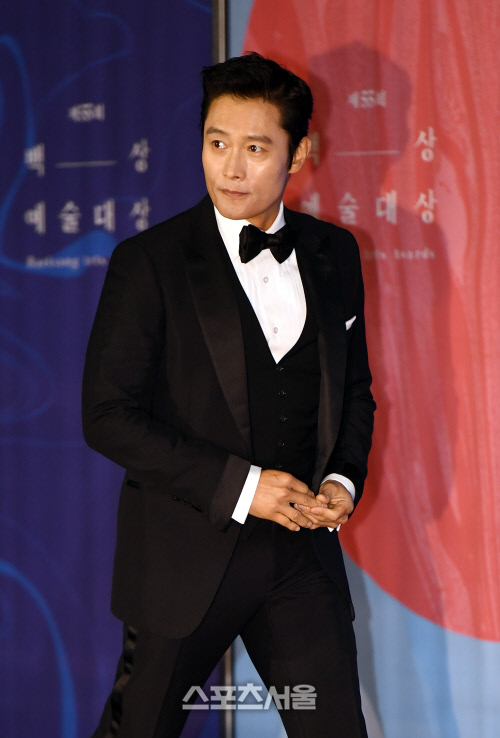 [포토]'미스터 션샤인' 이병헌, 백상예술대상 남자 최우수연기상