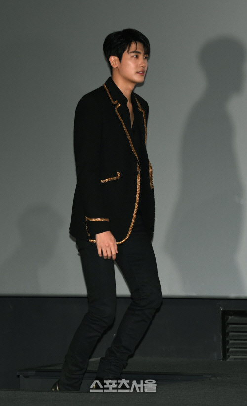 [포토]'배심원들' 시사회 무대에 오르는 박형식