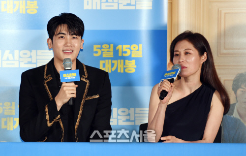 [포토]문소리, '박형식 팬들의 밥차 고마웠어요!'