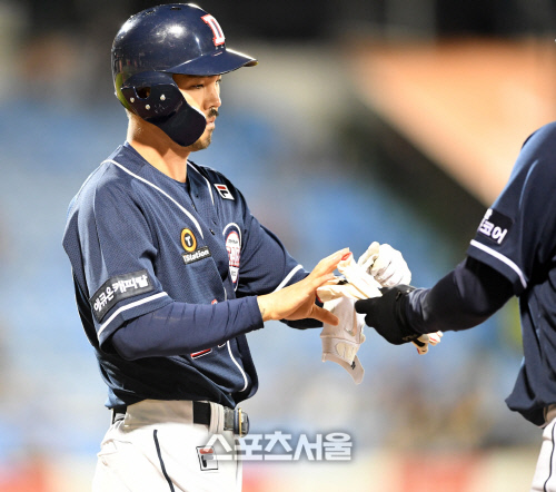 두산 오재원, 볼넷 출루[포토]