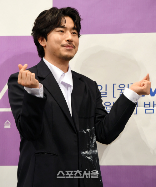 이시언...수염 길렀어요