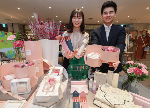[포토] 현대百 "가정의 달 선물은 '기프트 페이지'에서"