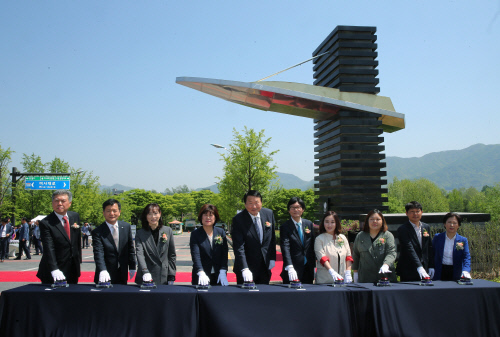 [경정단신]미사리 경정공원에 대형 보트 구조물 제막식 外