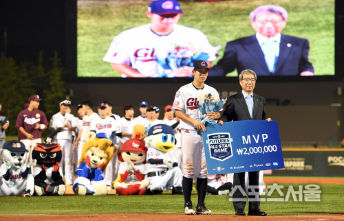 [포토]퓨처스리그 올스타전 MVP 이호연