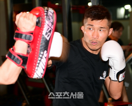 '도발에는 도발로' 11살 어린 양지호를 저격한 박형근, "넌 구멍 난 낙하산이야"