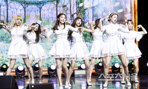 [포토] 오마이걸, 천사의 몸짓처럼~