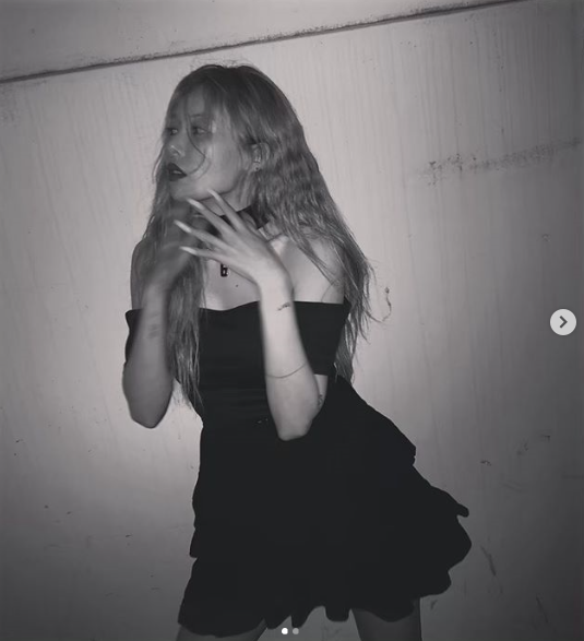 '패왕색' 현아, 어두운 골목길에서 뽐낸 퇴폐미[★SNS]