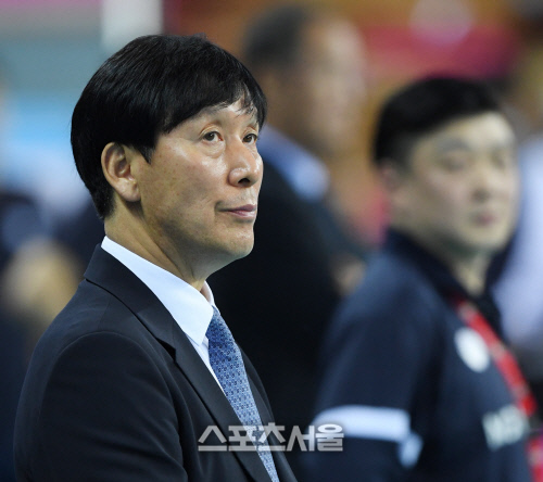 [포토]우리카드신영철감독,한선수를잡아야해!