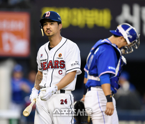 [포토] 삼진 오재원 '판정이 이상한데'