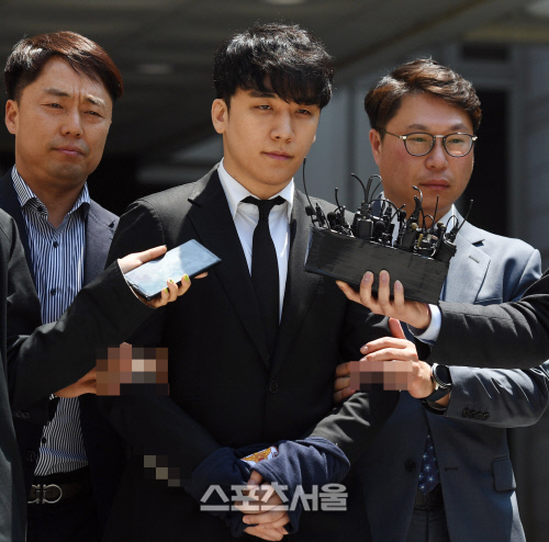 "승리의 정신승리"…구속영장 기각 후 체육관 行→논란ing