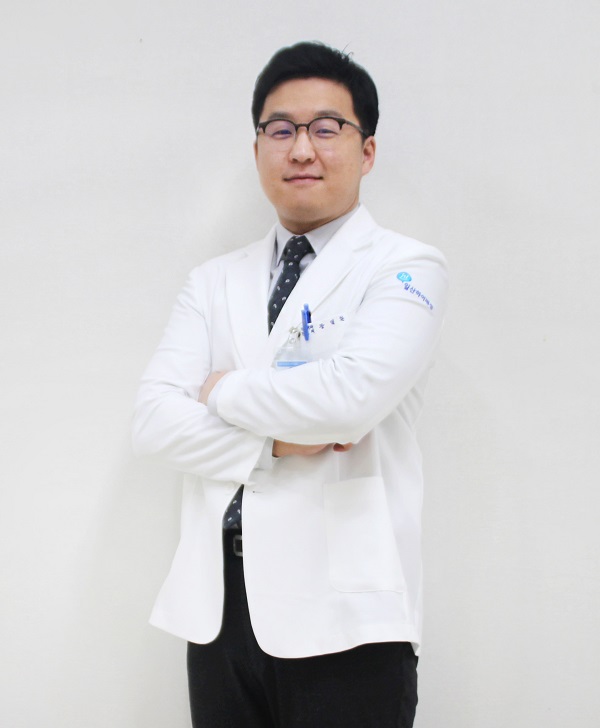 그녀의 아름다운 각선미 속에 숨겨진 비밀, 무지외반증