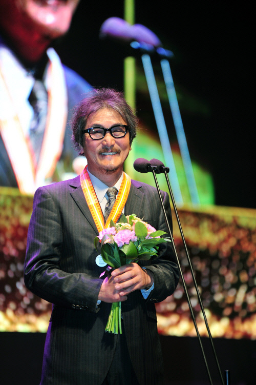 [흑돌백돌]조치훈 9단, 일본 정부로부터 포장 外