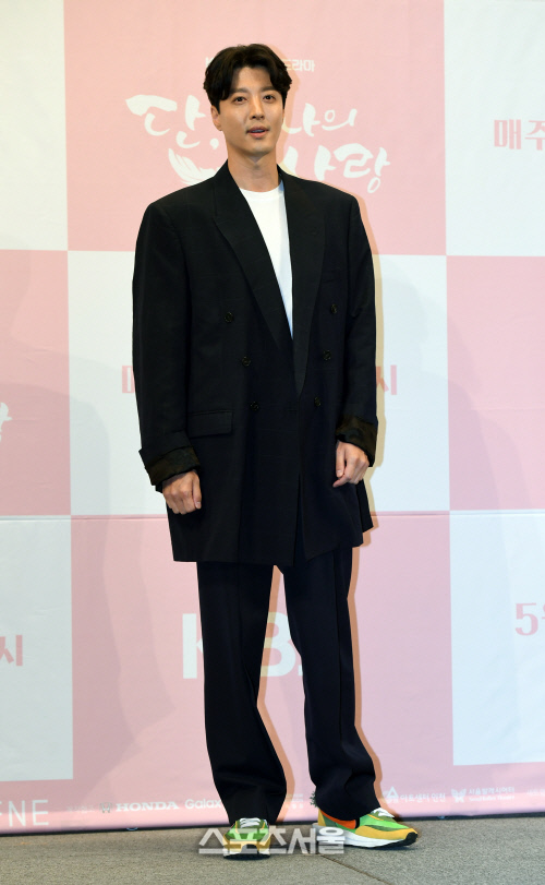 [포토]이동건, 인기 운동화 신고!