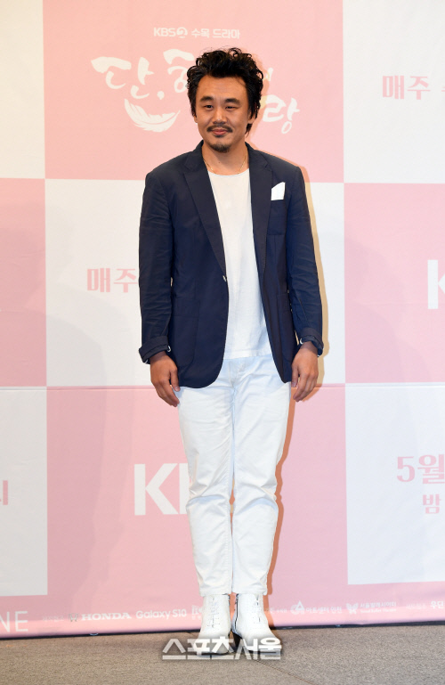 [포토]'단, 하나의 사랑' 김인권, 시청률 23% 넘으면 이동건-김명수와 발레복을