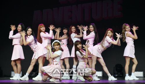 [포토]\'네가 참 좋아\' 무대 선보이는 체리블렛